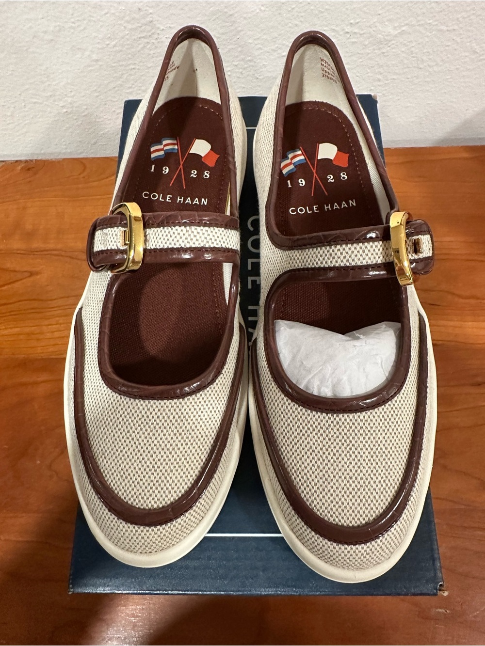 Cole Haan Cream & Brown Comfortable Buckle Mesh Shoe Size 6 1/2. Great for Fall